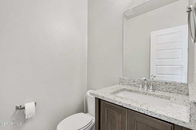 Building Photo - 13130 Oakhampton Ave