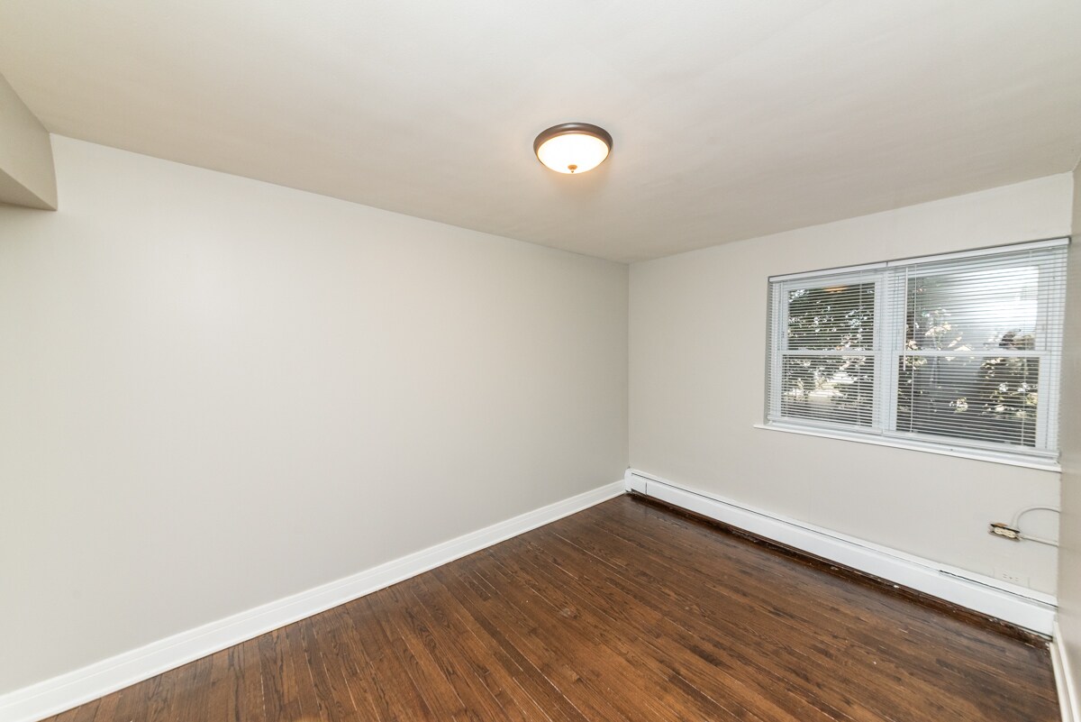 Building Photo - 3058 N Kostner Ave