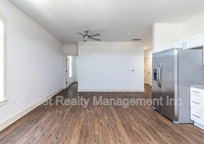 Building Photo - 1110 Franck St