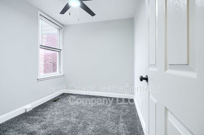 Building Photo - 2116 E Hoffman St