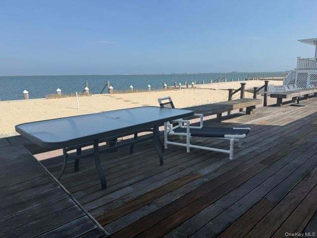 Building Photo - 25 Shinnecock Rd