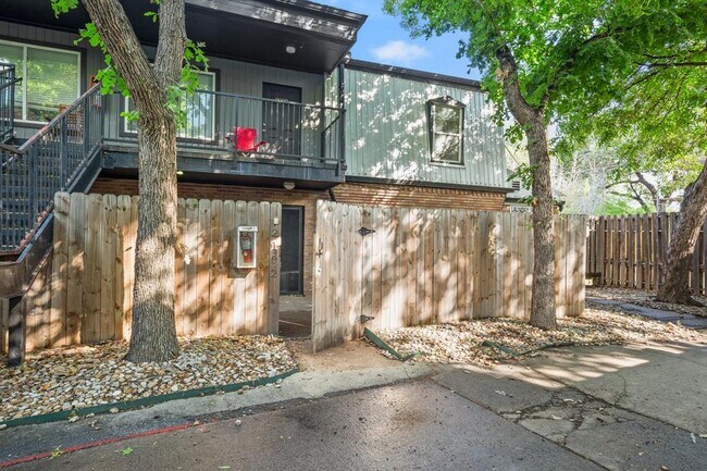Building Photo - 2020 S Congress Ave