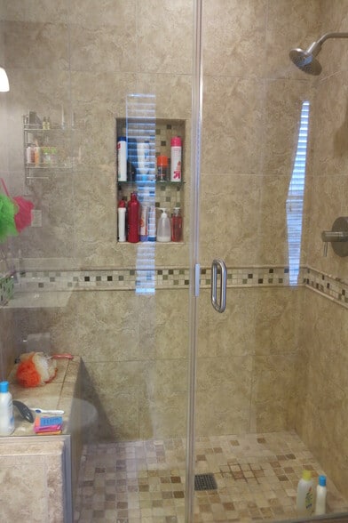 Updated Master Bath - 121 Watertree Ln