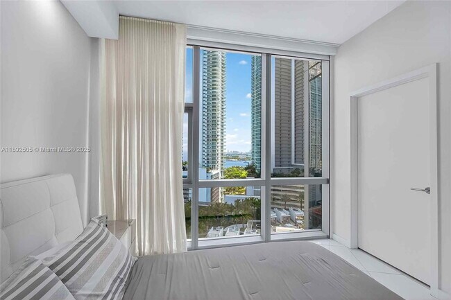 Building Photo - 851 NE 1st Ave