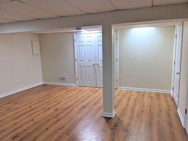 Building Photo - 692 Silk Oak Ln