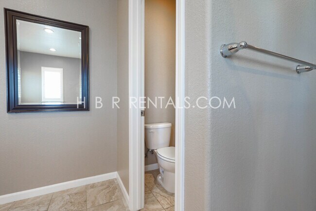 Building Photo - 906 River Bend Dr