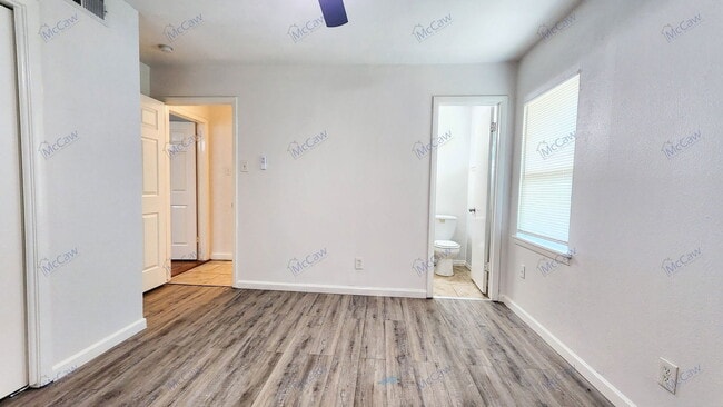 Building Photo - 1911 Hillcrest Dr