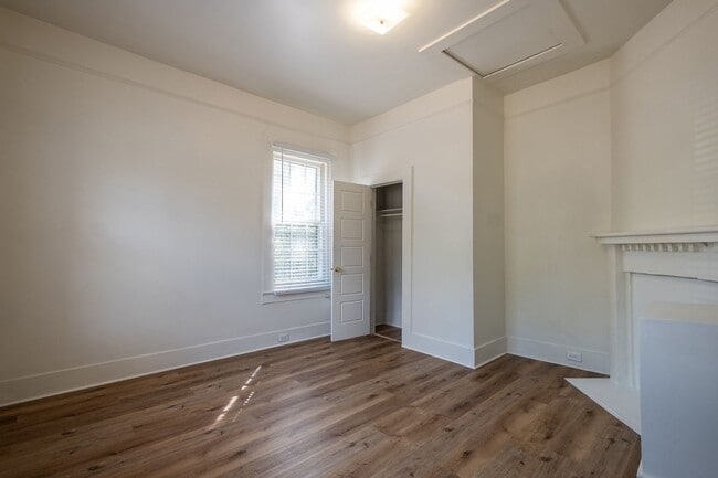 Building Photo - 621 Park Cir