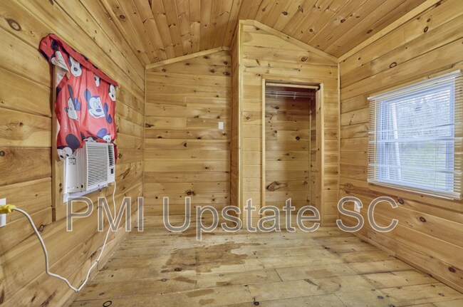 Building Photo - 573 Singing Pines Rd