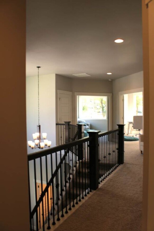 Building Photo - Beautiful Wollochet Bay 3-Bedroom Town Home