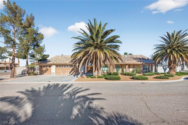 Building Photo - 363 E Robindale Rd