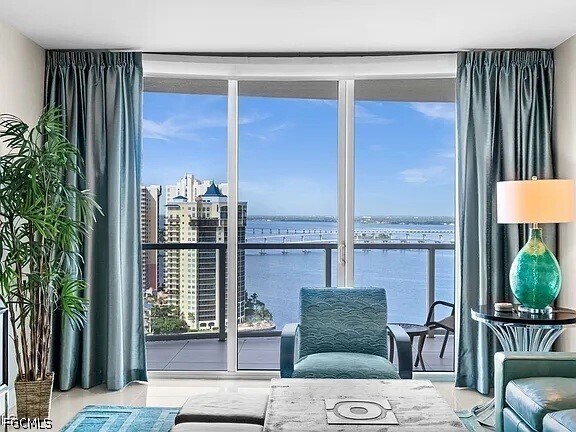 Building Photo - 3000 Oasis Grand Blvd