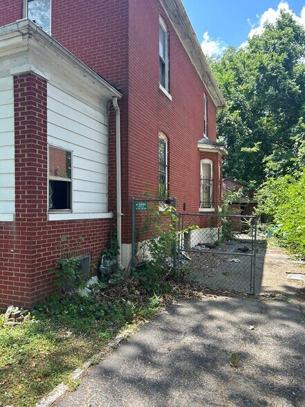 Building Photo - 563 N 24th St