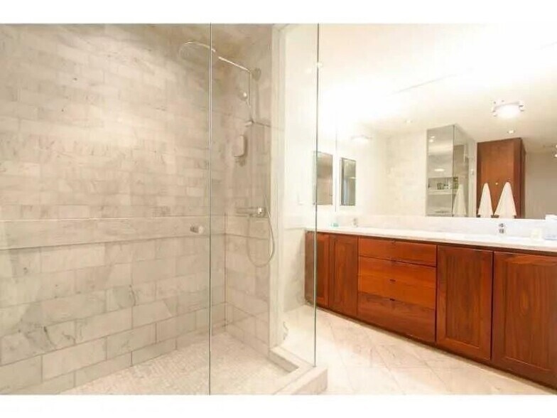 Building Photo - 1916 Greystone Rd NW