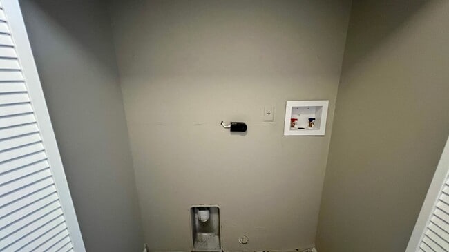 Building Photo - 112 Dahlia Village Cir