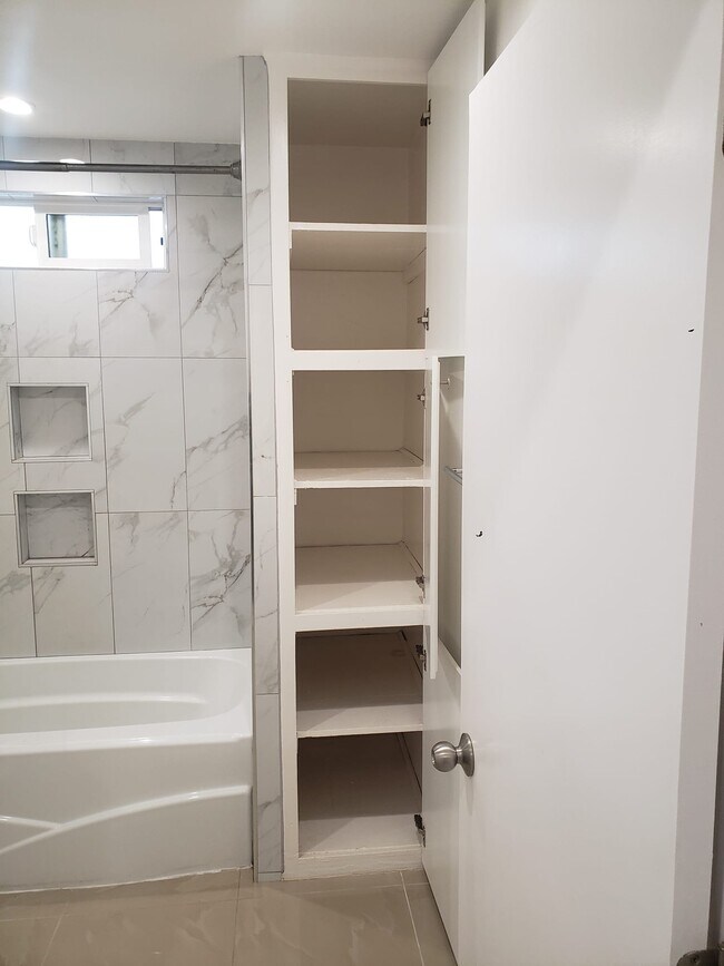 Building Photo - 4326 W 163rd St