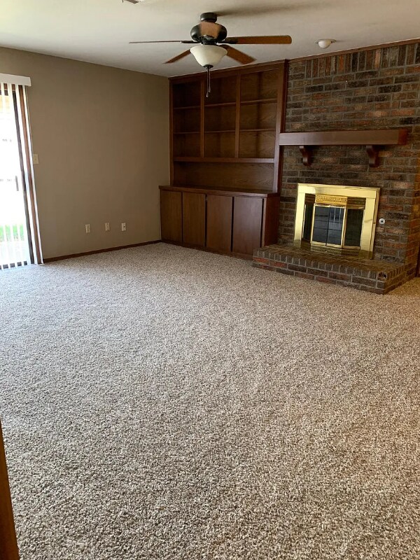 Building Photo - 120 Vinita Dr