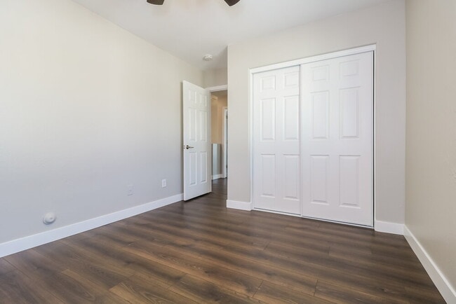 Building Photo - 5123 W Fulton St