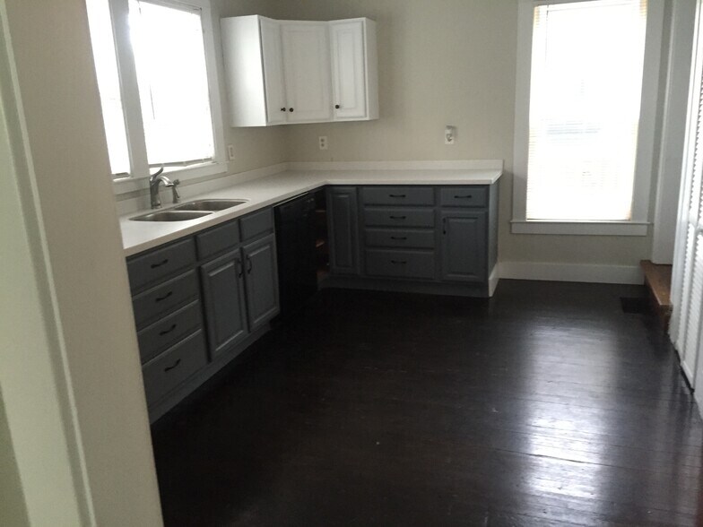 Building Photo - 1919 Plainfield Ave NE