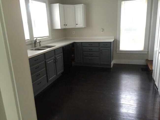 Building Photo - 1919 Plainfield Ave NE