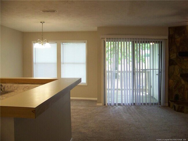 Building Photo - 1022 Brookhollow Dr