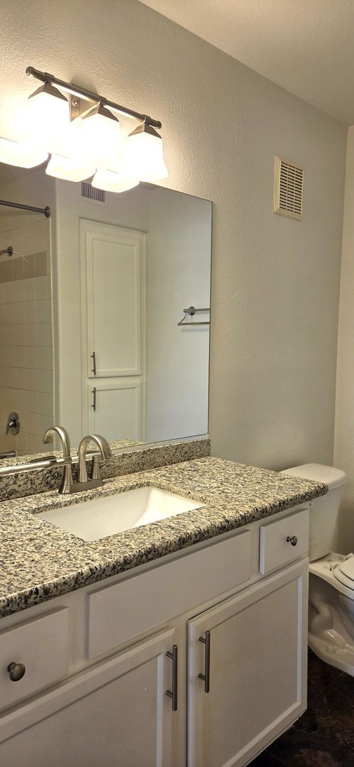 Building Photo - RARE 2nd floor 3 BEDROOM condo in the heart of Seven Hills in gated Horizons @ Seven Hills