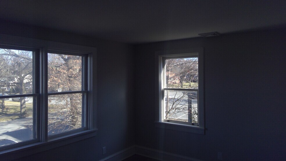 Building Photo - 1240 Manor St