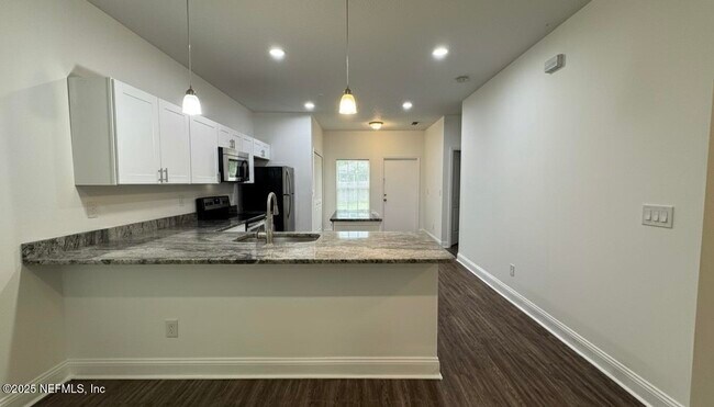 Building Photo - 6625 Osceola St