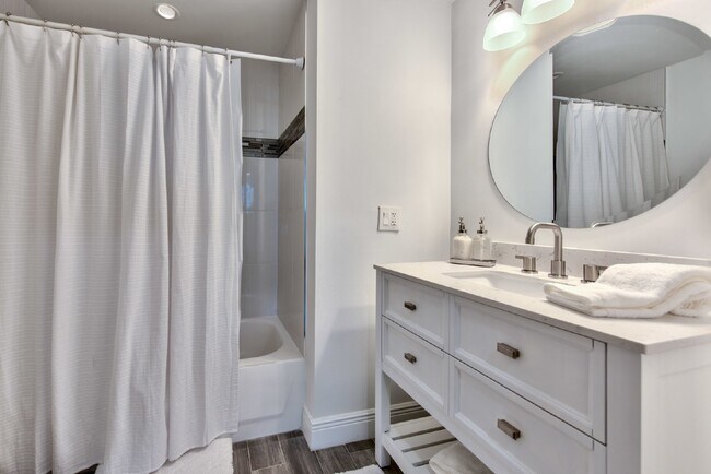 Building Photo - Furnished condo at Reserve of Naples