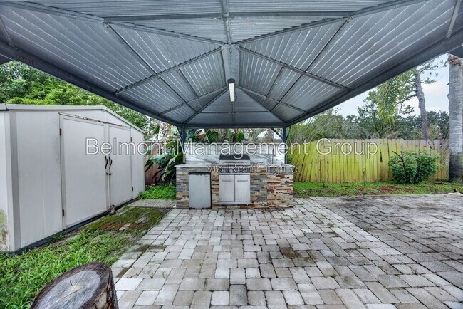 Building Photo - 7606 Waunatta Ct