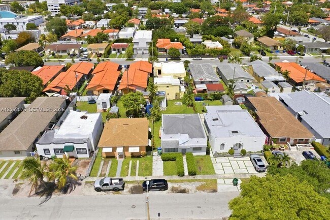 Building Photo - 3645 SW 25th Ter