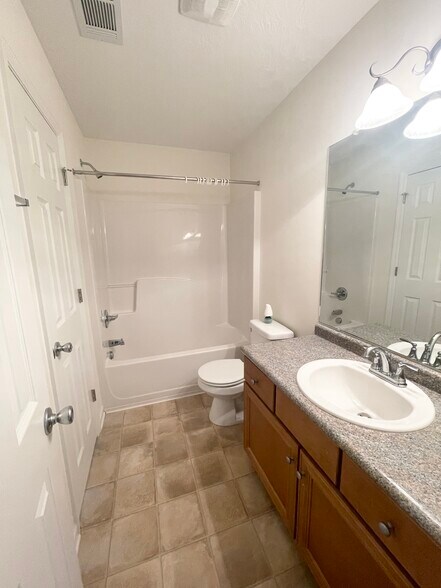 Building Photo - 604 Beretta Dr