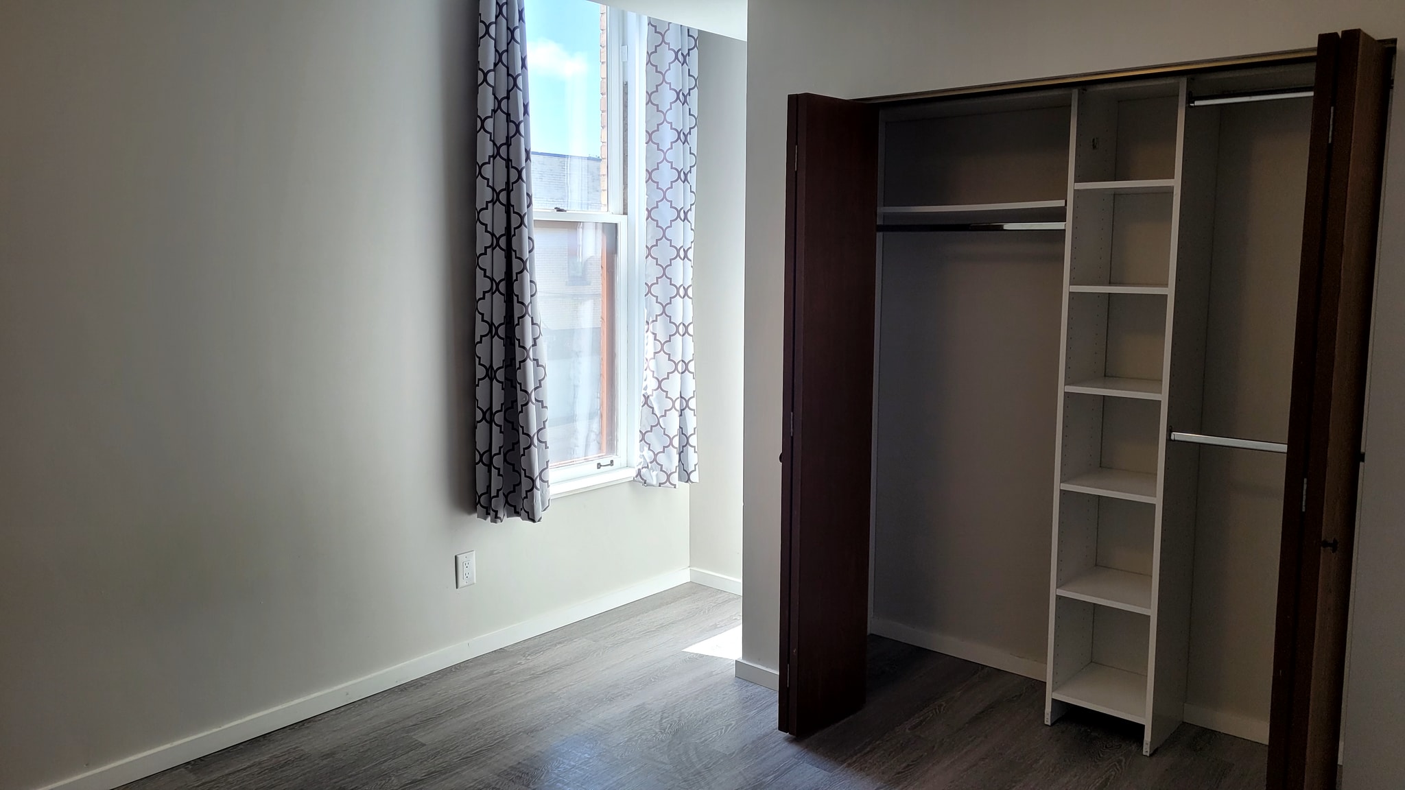 Bedroom - 104 N Walnut St