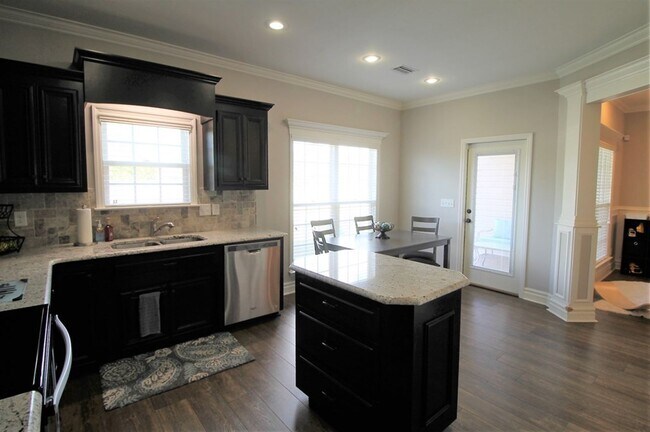 Building Photo - Beautiful and Convenient 3BR/2BA Home near Moody Airforce Base in Valdosta, GA