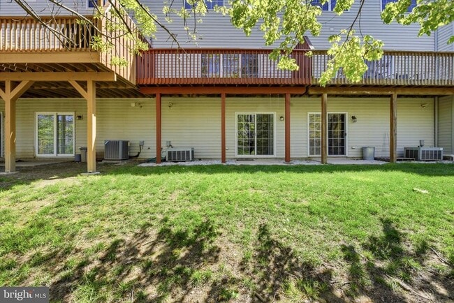 Building Photo - 248 Roosevelt Ave