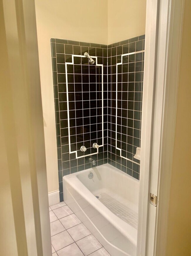 Building Photo - 405 N Madison St