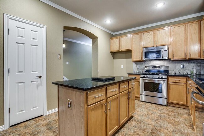 Building Photo - 2440 Harbour Dr