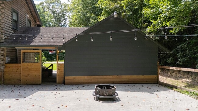 Building Photo - 2038 Toms Creek Rd