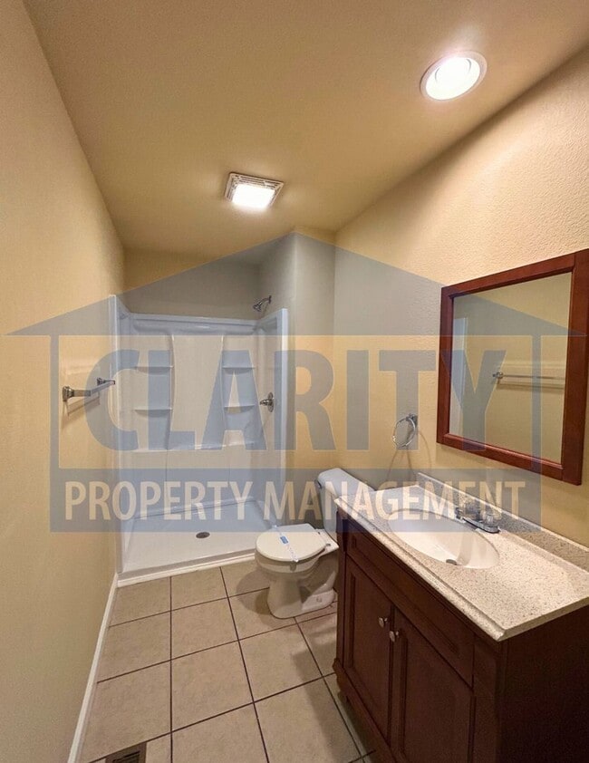 Building Photo - Cute 2 bedroom home!