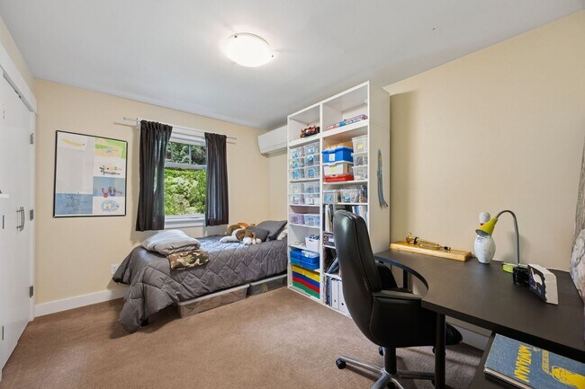 Building Photo - Normandy Park - Modern and Spacious!