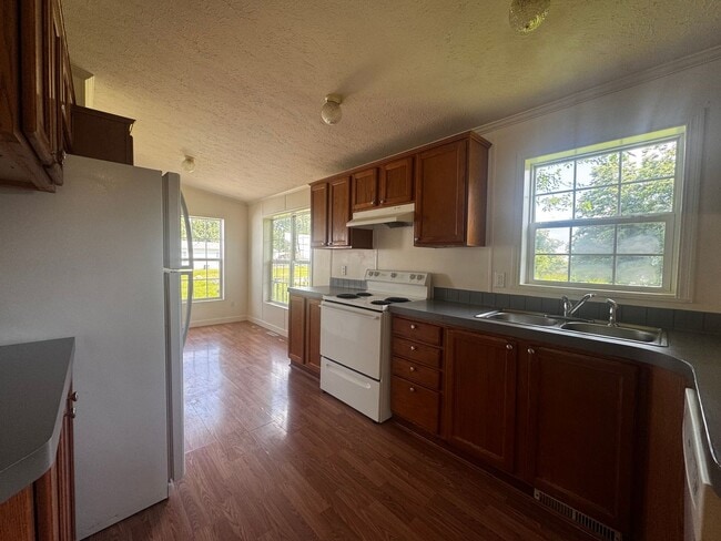 Building Photo - WELCOME HOME!