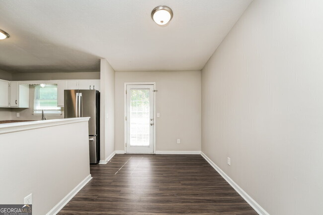 Building Photo - 2098 Drake Ct