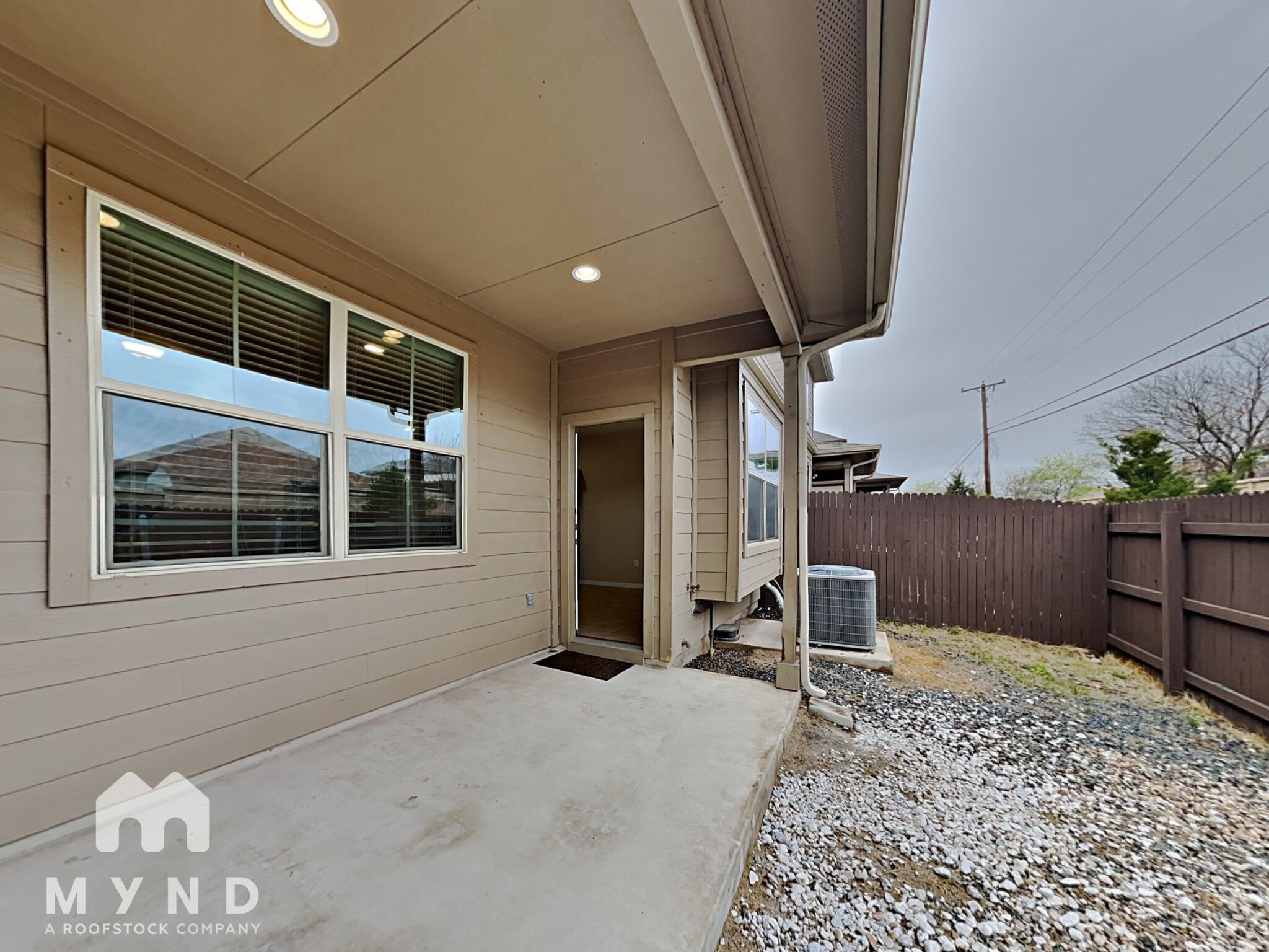 Building Photo - 2880 Donnell Dr