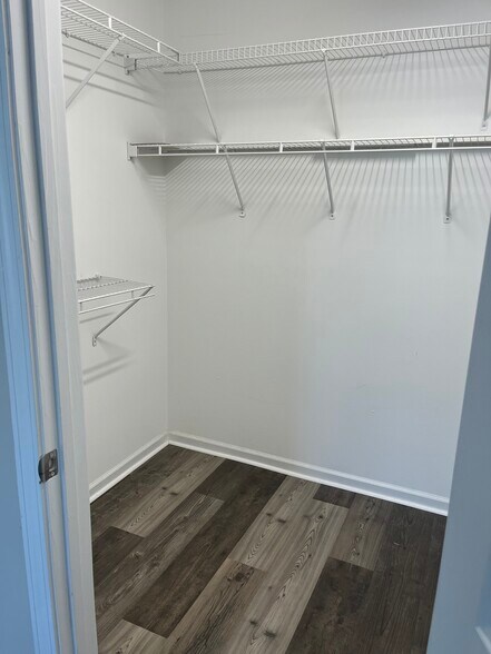 Building Photo - 3716 Cotswold Ave