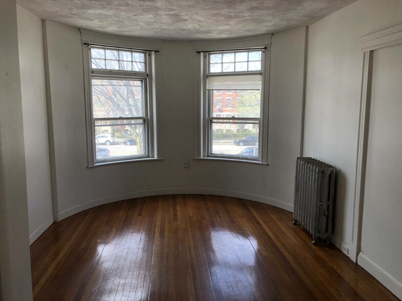 Building Photo - 1911 Beacon St