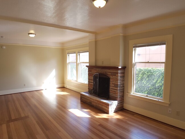 Building Photo - Beautiful 4 bedroom property near CSUC and...