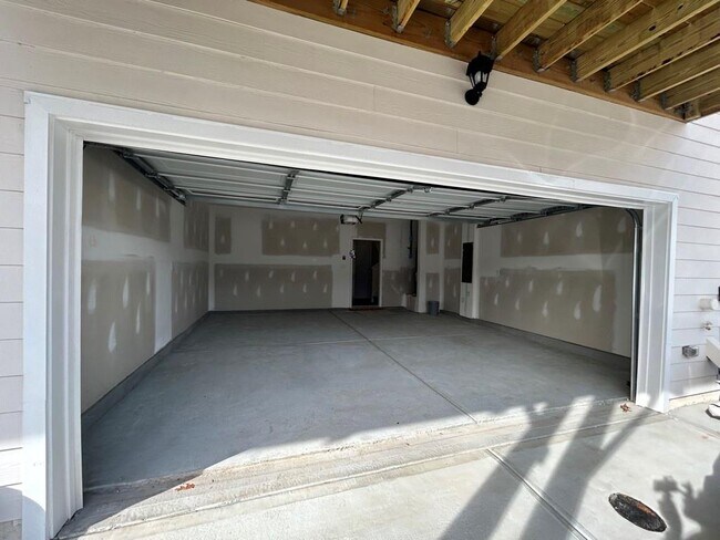 Building Photo - 1253 Cades Walk