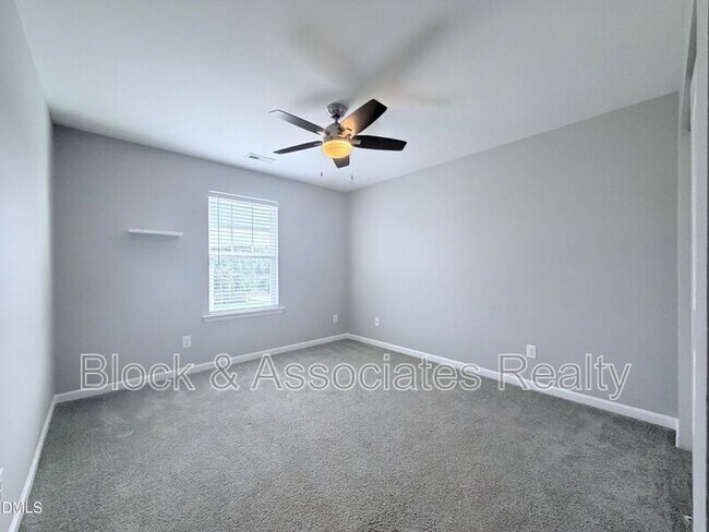 Building Photo - 504 Eno Dr