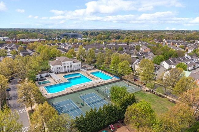 Building Photo - 631 Gatestone St