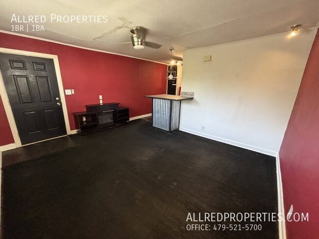 Building Photo - 621 N Leverett Ave
